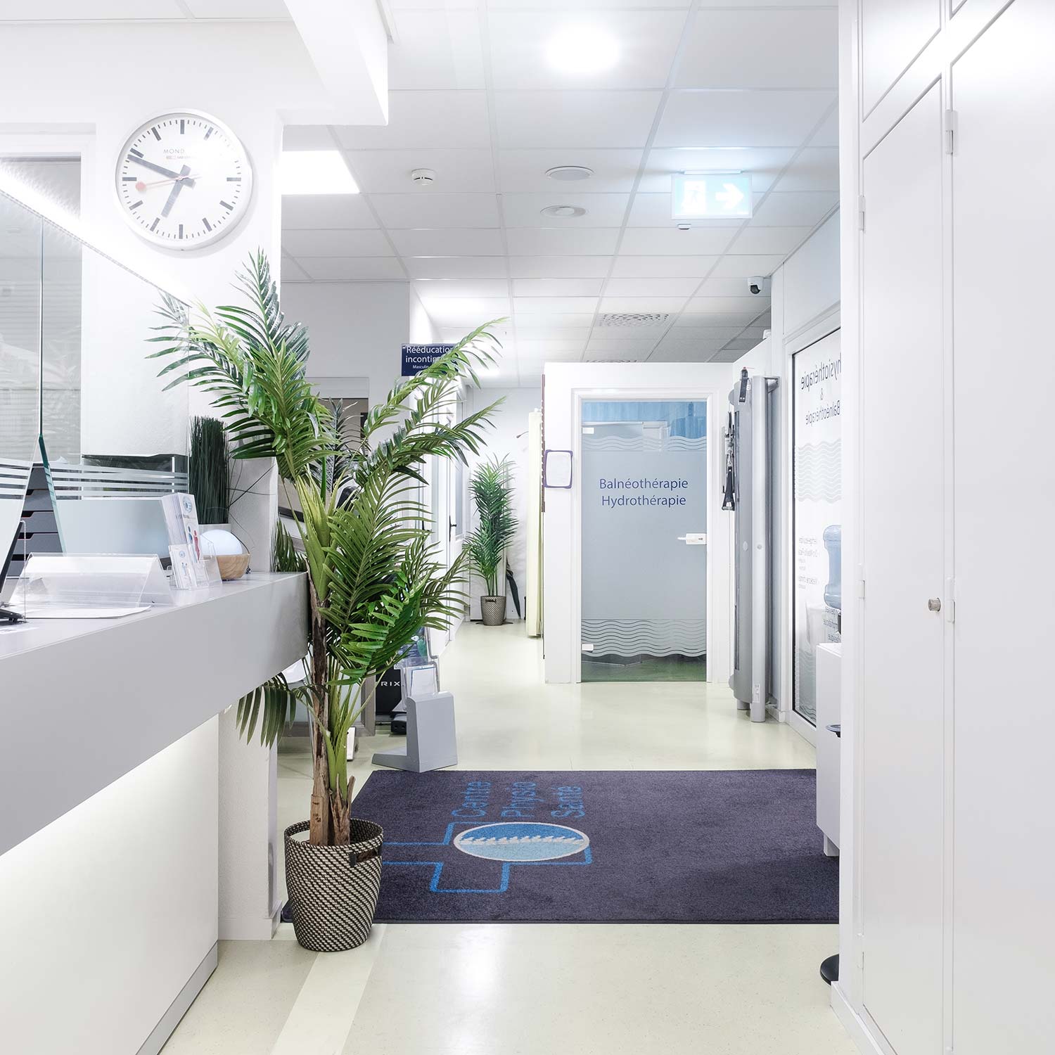 Couloir d'accueil du Centre Physio et Santé, cabinet de physiothérapie à Genève