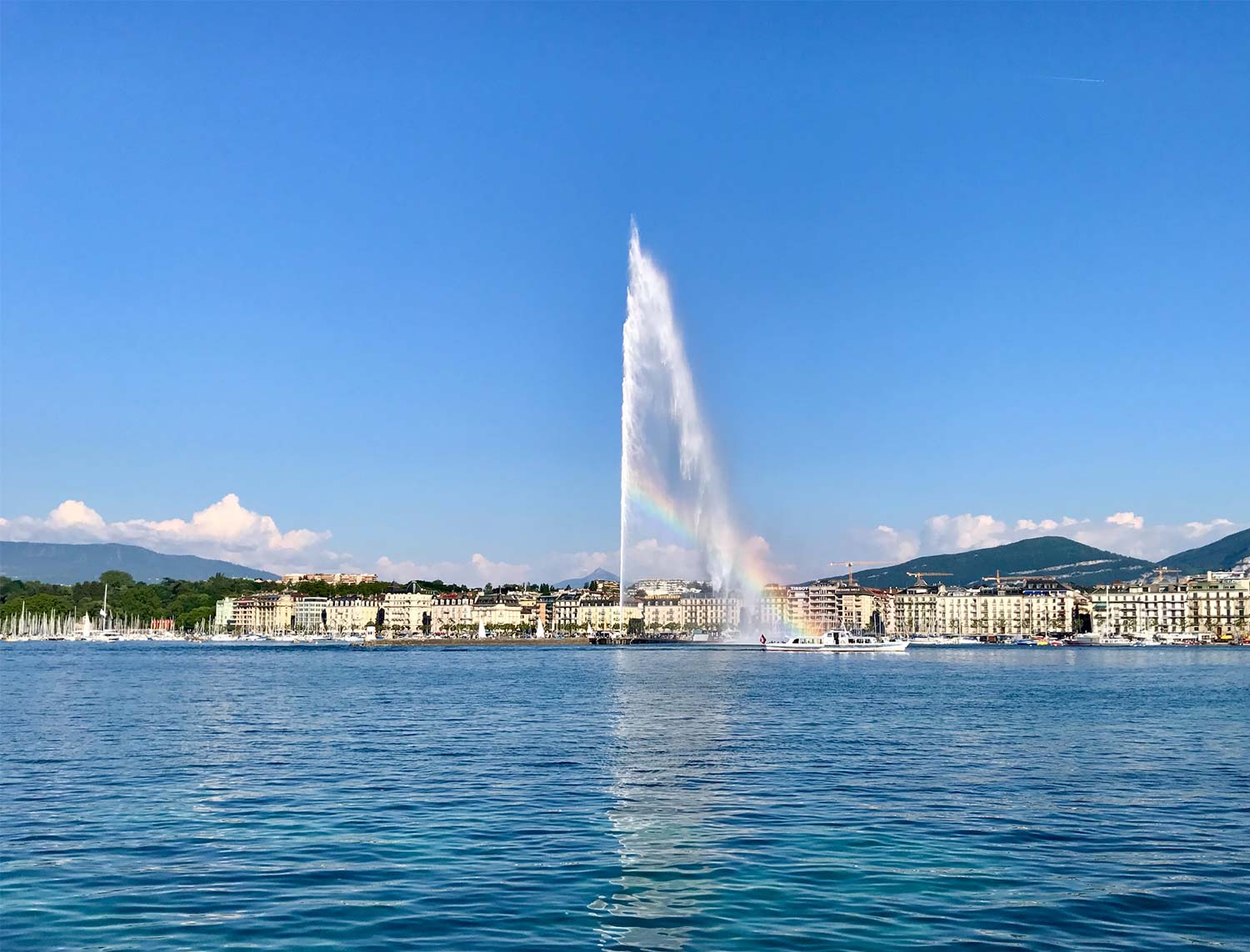 Photo du jet d'eau de Genève pour illustrer la proximité du Centre Physio Santé, cabinet de physiothérapie à Genève